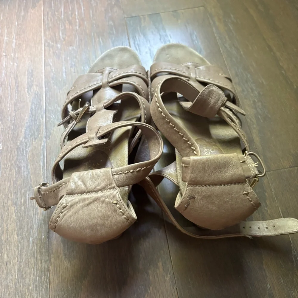 Earthies Tan Leather Wedges with Adjustable Straps
